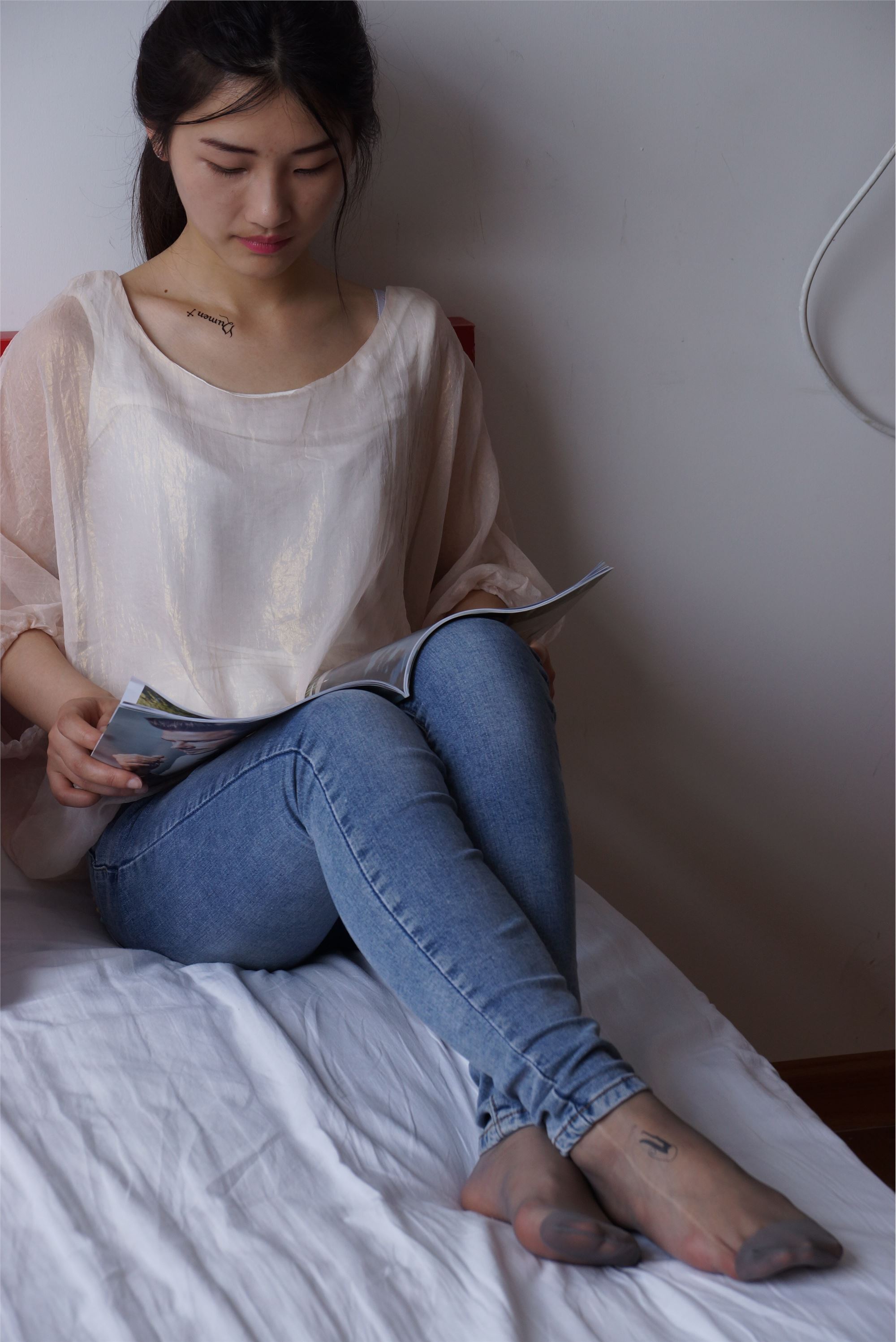 自由摄影 No.005 惬意的周末经典短灰丝陪你看看书